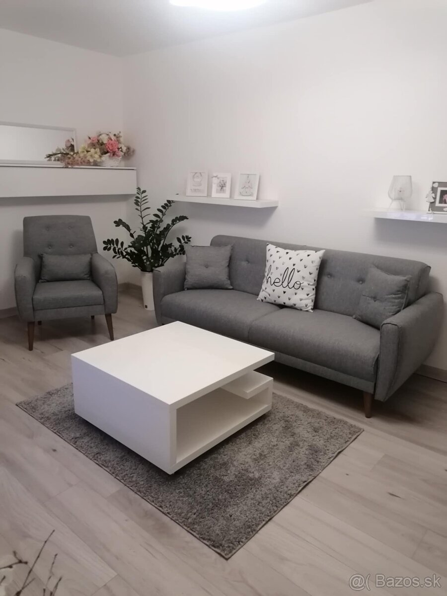 Predám konferenčný stolík