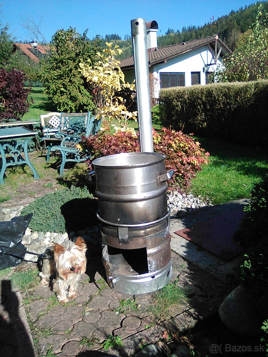 nerezová kotlina a kotlík z pivného sudu