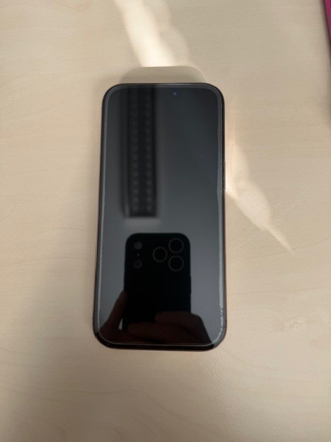 Predám Apple iPhone 16 Pro 256 GB