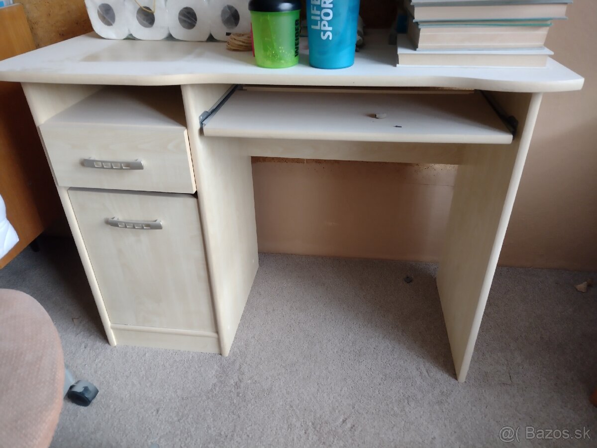 Počítacovy stolík