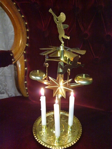 Retro vianočný cinkajúci stromček .