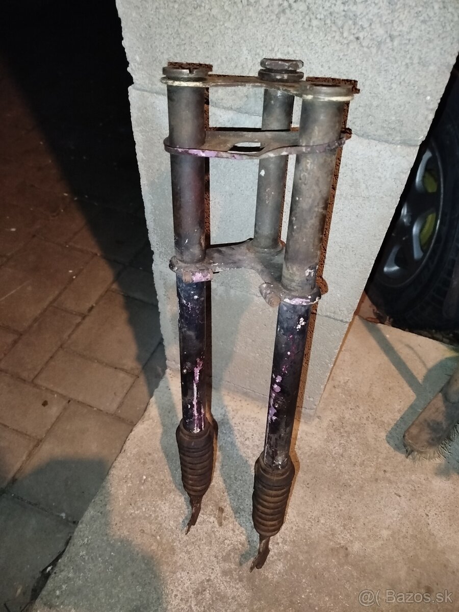 Predám na jawa 550 paŕez