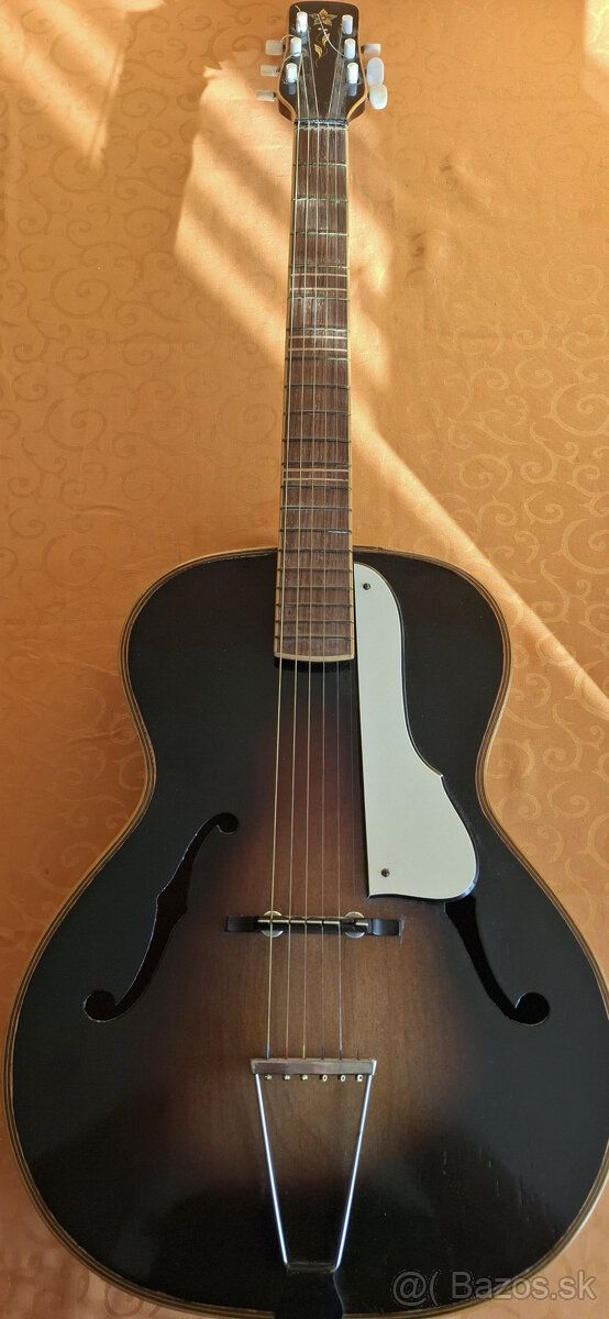 Akustická gitara