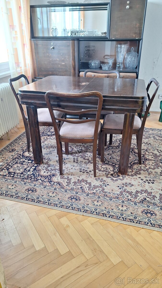 Starožitný rozkladací drevený stôl