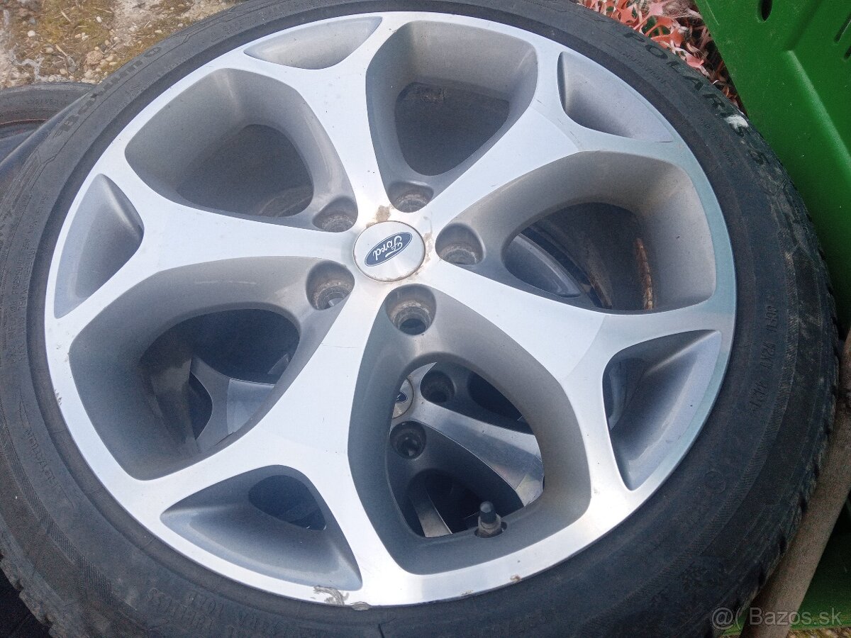 235/45r18 Polaris