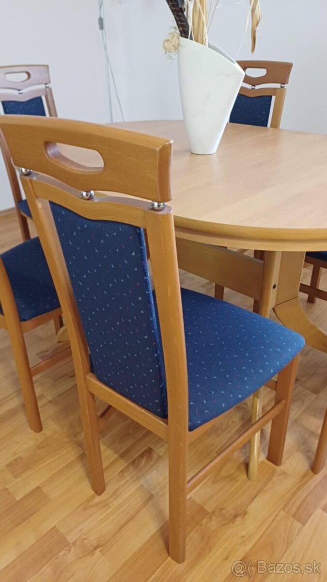 Jedálenský stôl a stoličky