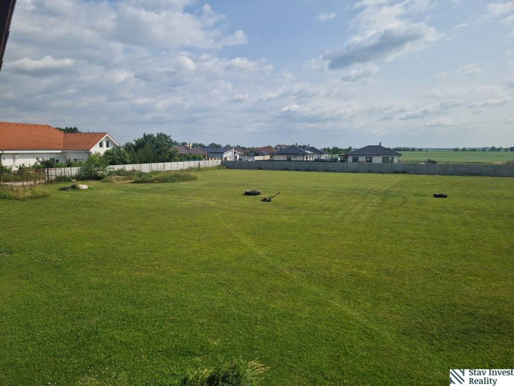 Krásny pozemok na výstavbu RD, 840m2, Hurbanova Ves, okr. Se