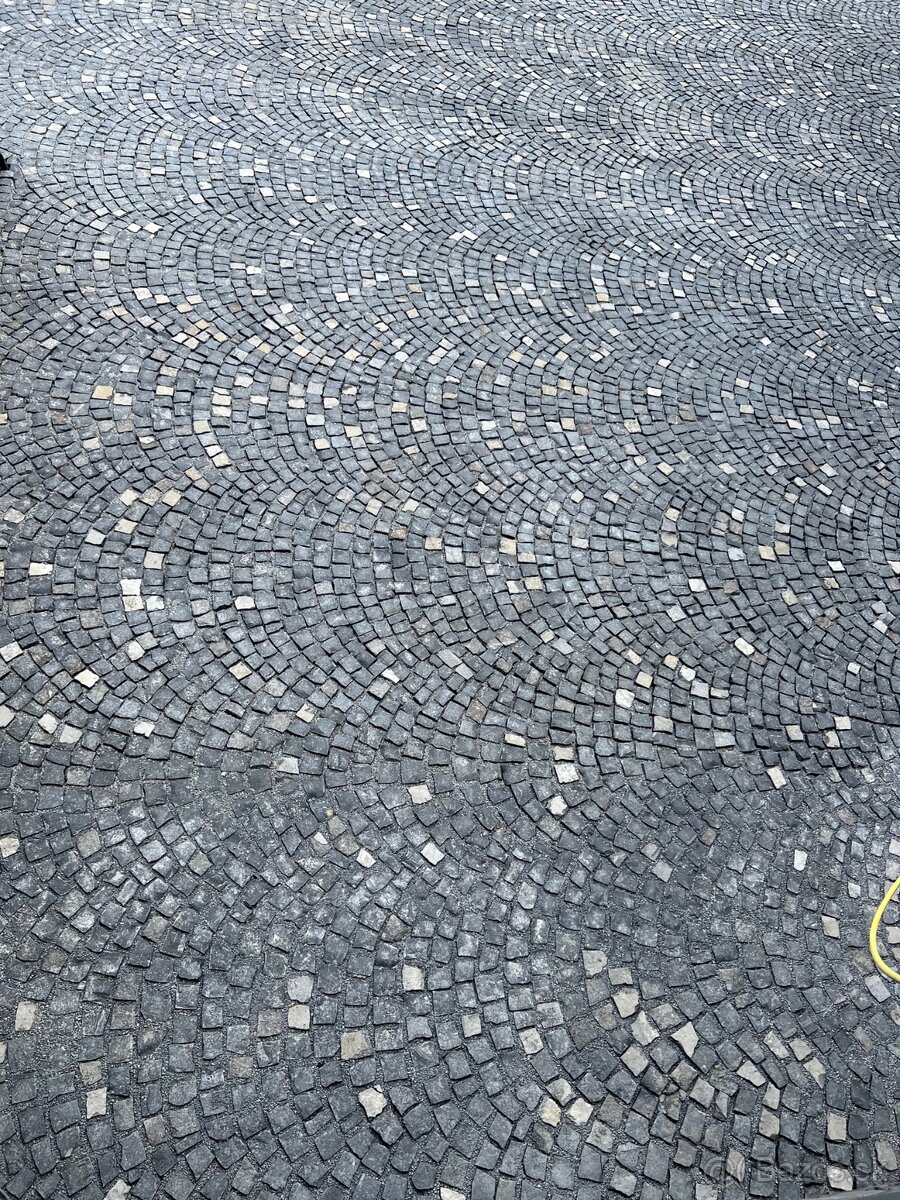 Čadičové kocky-Žulové kocky