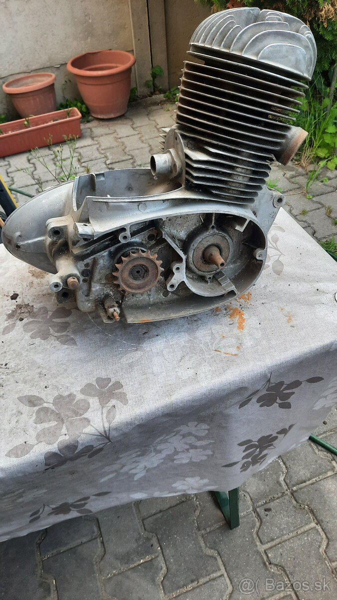Torzo motora   JAwa Perak 250