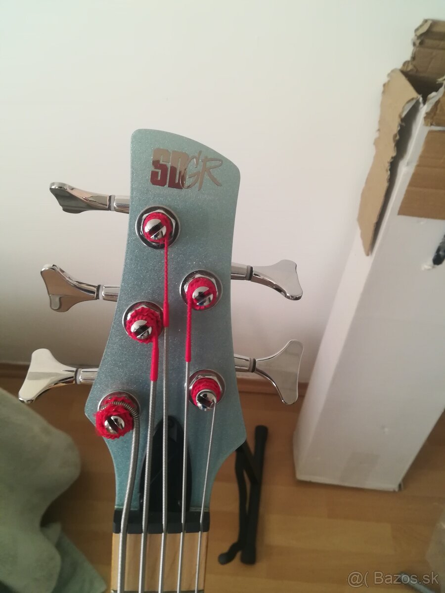 Bas gitara Ibanez
