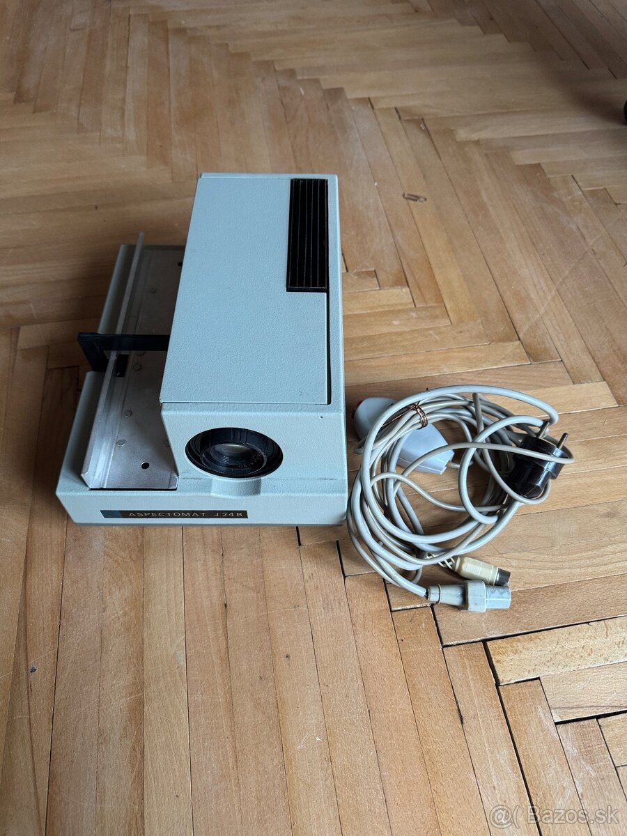 diaprojektor Aspectomat J24B od spoločnosti Pentacon