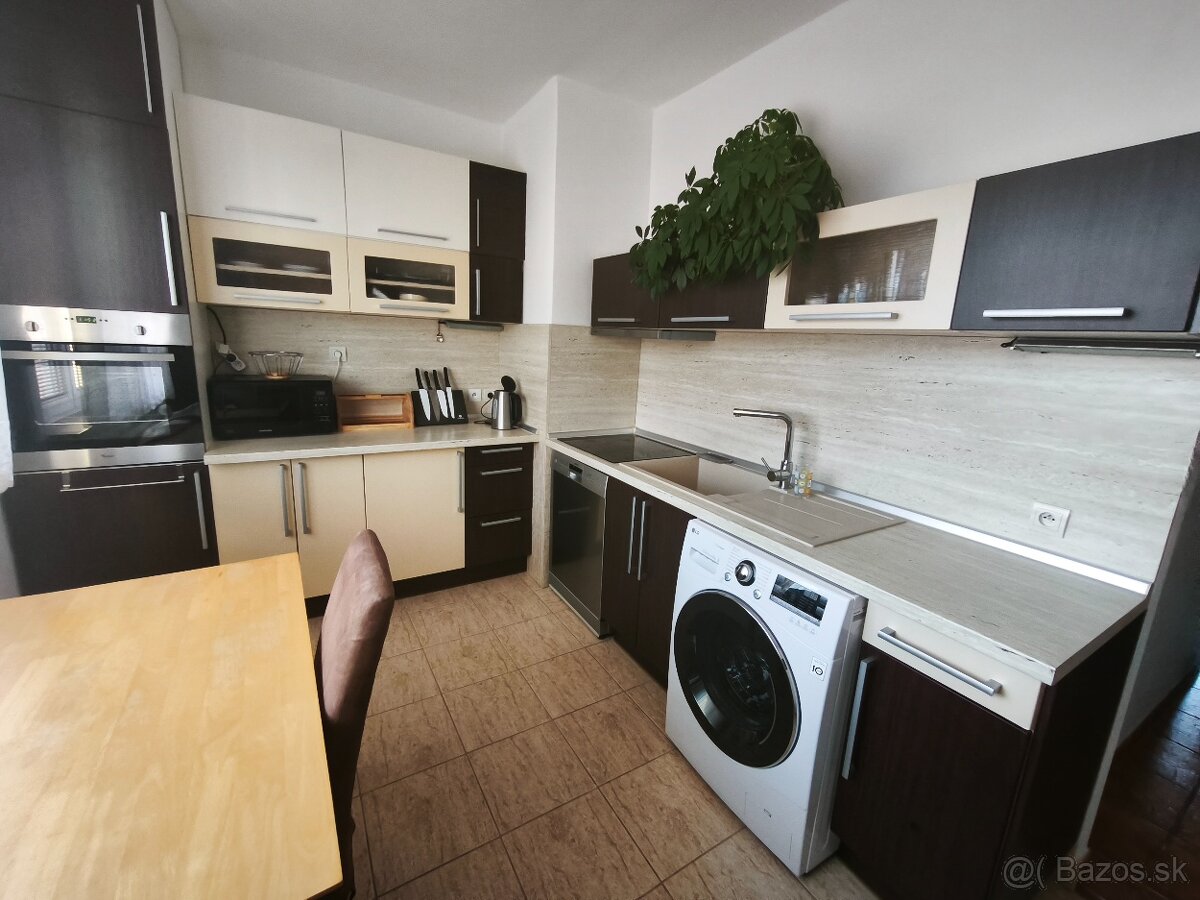 Prenájom 3-izbového bytu s balkónom v širšom centre Prešova