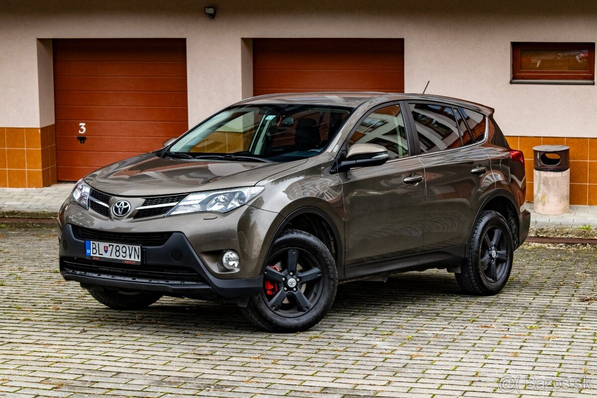 Toyota RAV4 2,2D 110kW 4x4 (nová STK, ťažné, kamera,keyless)