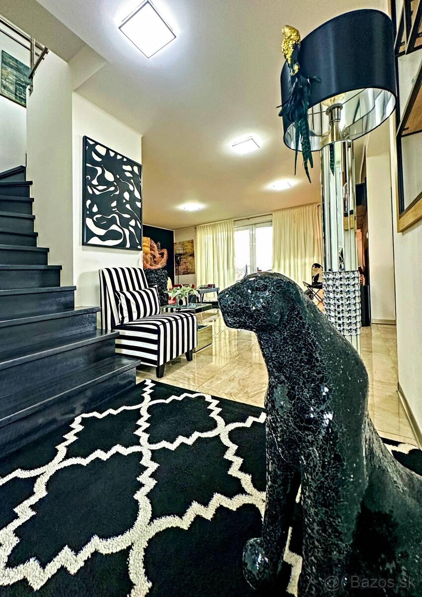 TOP PONUKA - Luxusný, zariadený, slnečný rodinný dom v