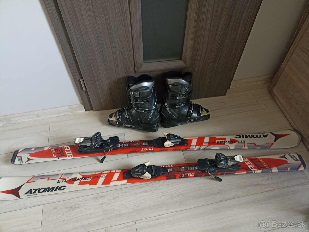 lyže Atomic a lyžiarky