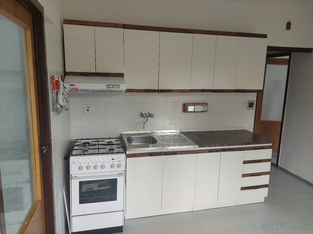 Predám 2 izbový byt v Trenčianskych Tepliciach.