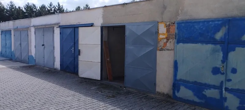 Kto ma na predaj garaz