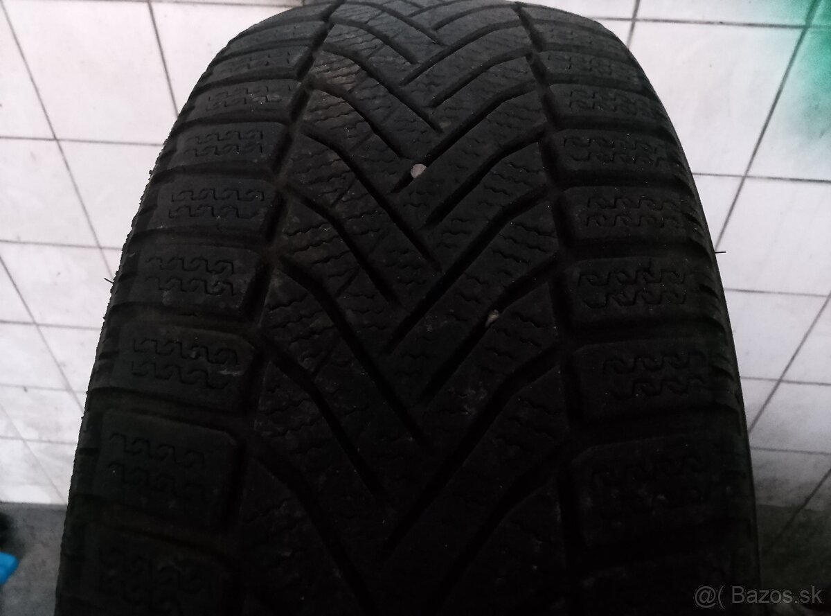 Predám 4ks Zimné Pneumatiky 215/55 R17 M+S DOT 2022