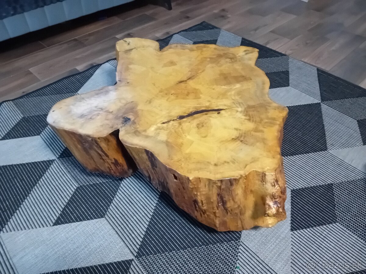 Drevený konferečný stolík