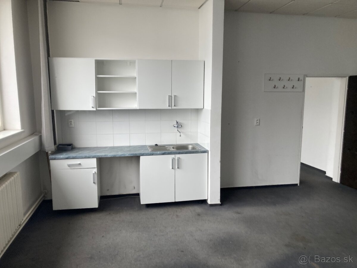 Centrum Čadce budova Sporiteľne