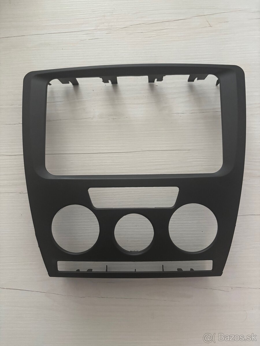 Ramik na autorádio