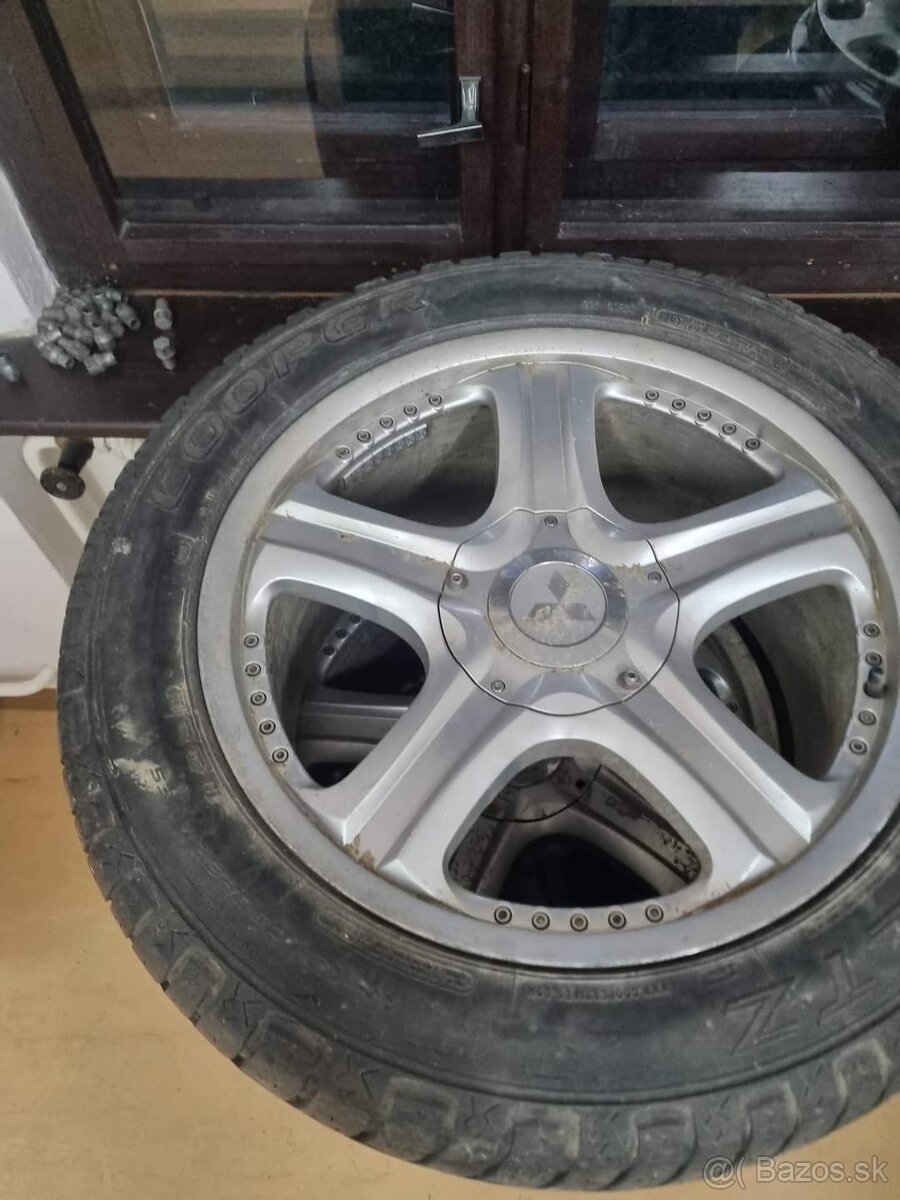Mitsubishi pajero wagon