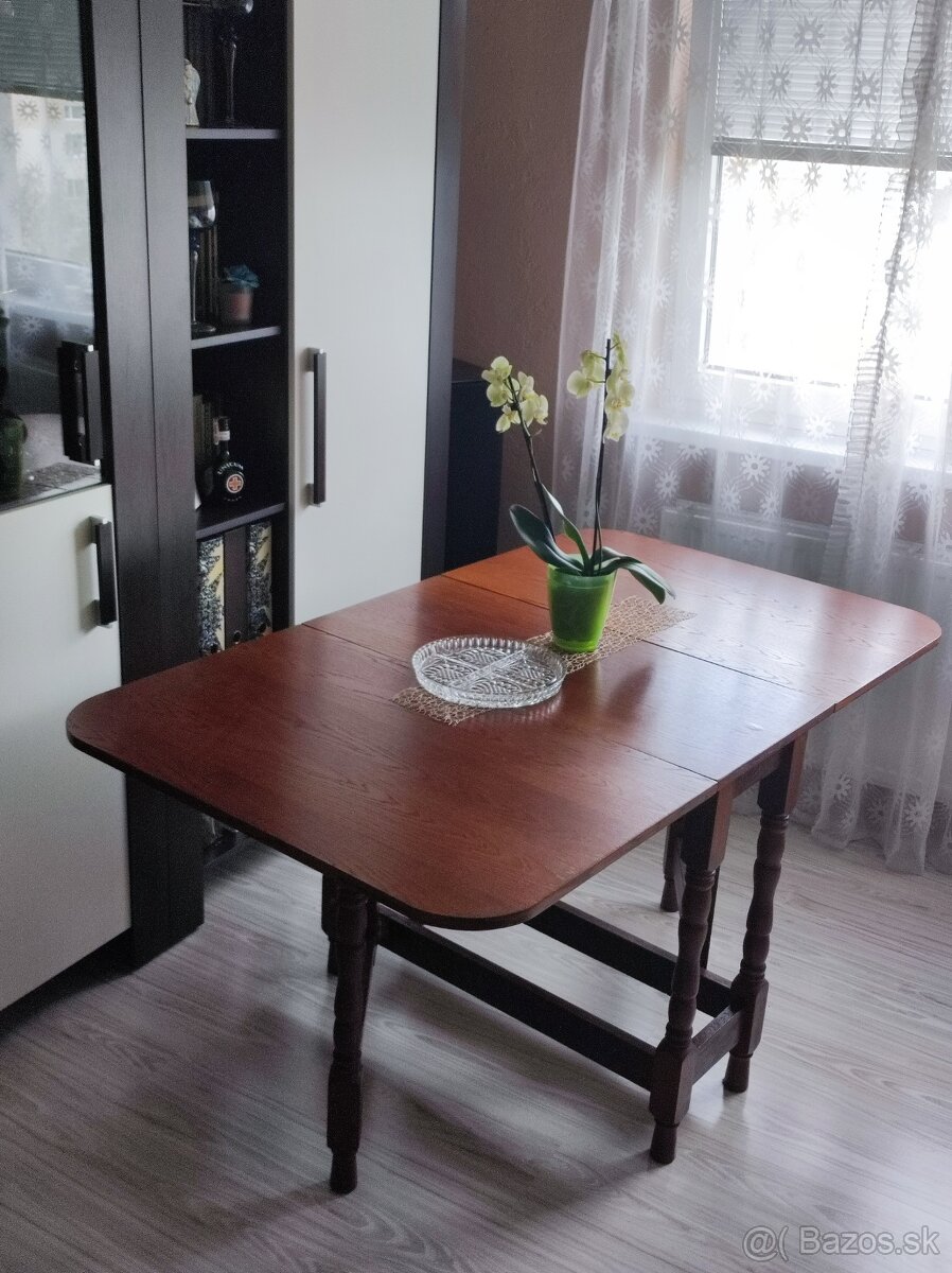 Rozkladací stôl