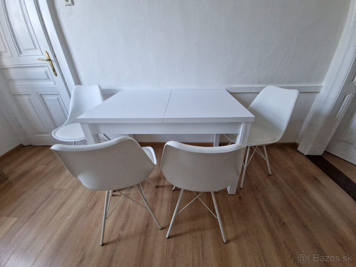 Kuchynský stôl rozkladací a 2 stoličky