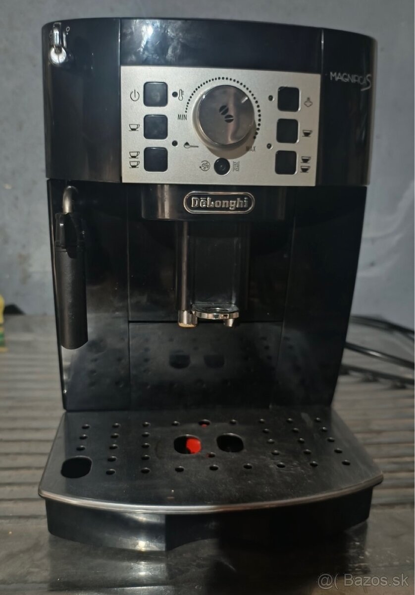 Kavovar DeLonghi MagnificaS