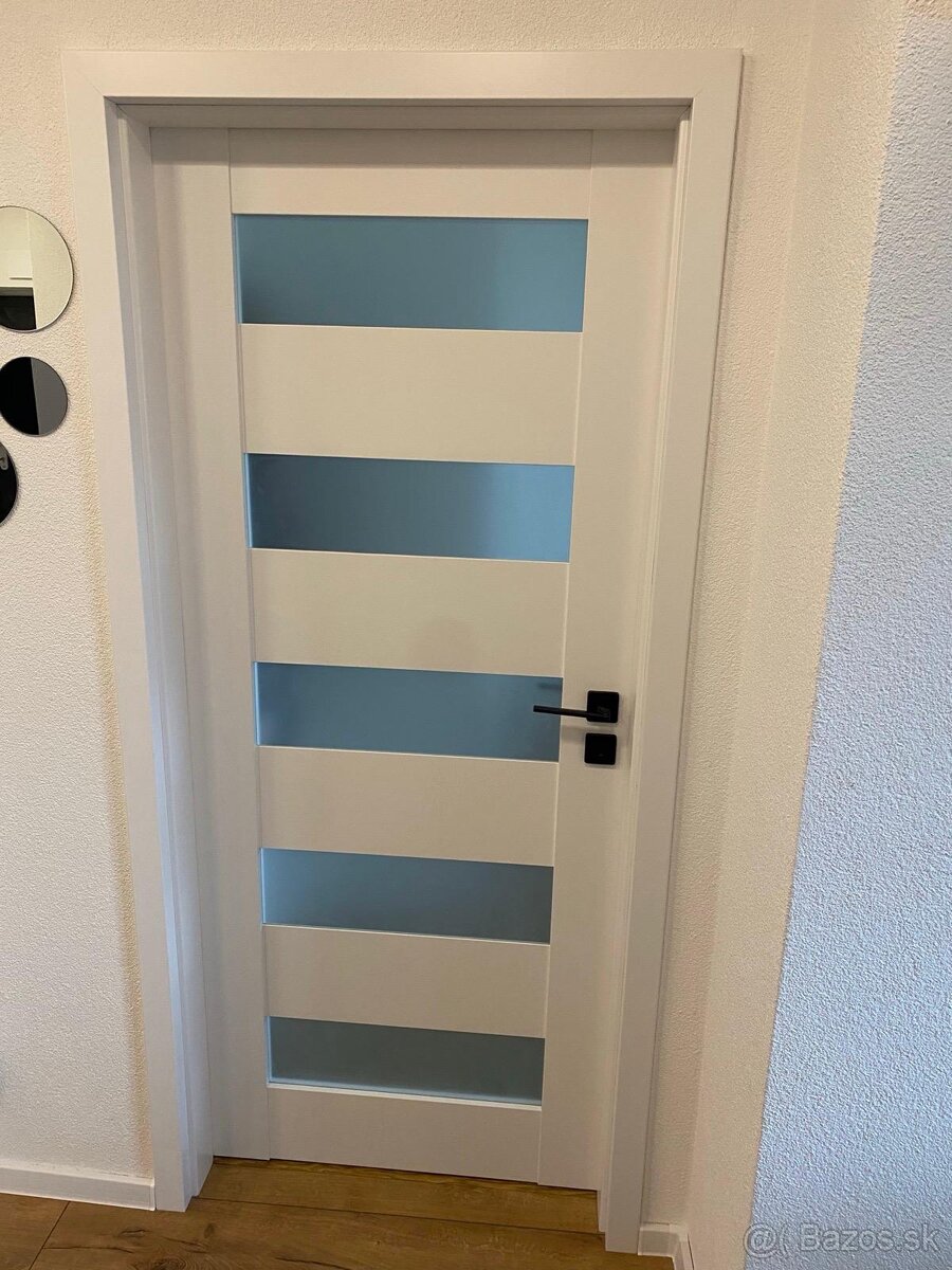 Predám interierové dvere s obložkami a klučkami