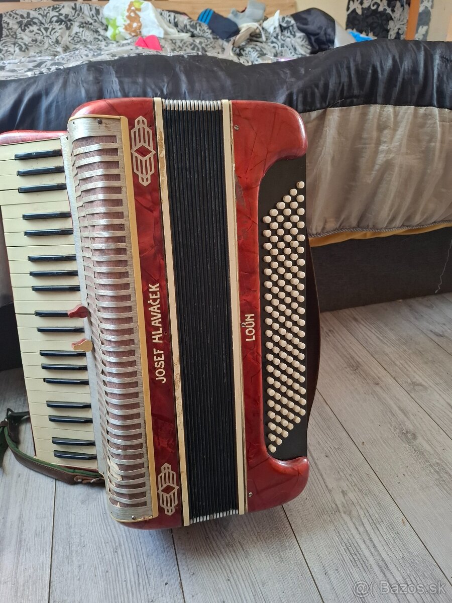 Acordeon na opravu..