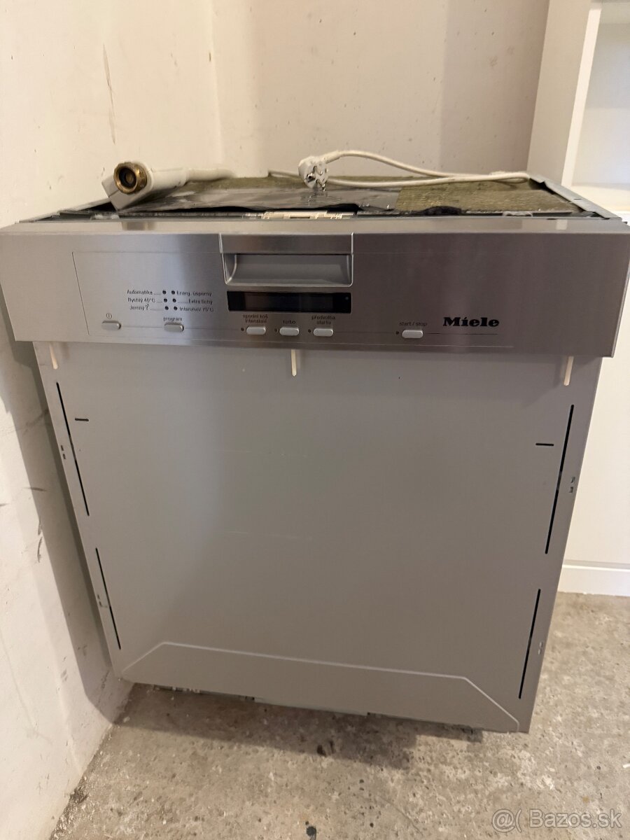 Predám umývačku riadu MIELE G 5601 SCi - na náhradné diely