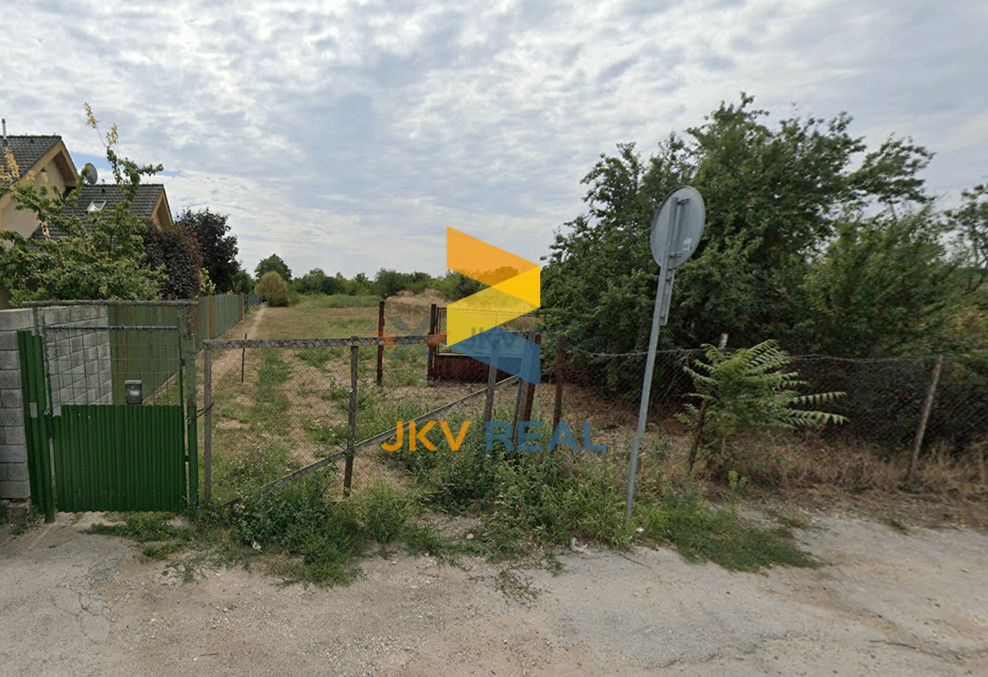 NA PREDAJ ROVINATÝ POZEMOK V P.BISKUPICIACH
