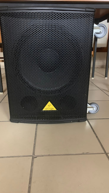 Behringer na EUROLIVE B1500D PRO aktívny subwoofer.