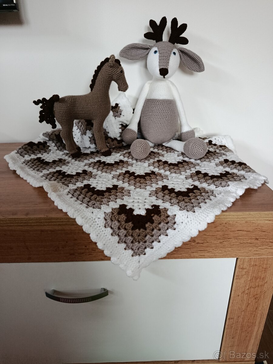 Háčkovaný set pre bábätko