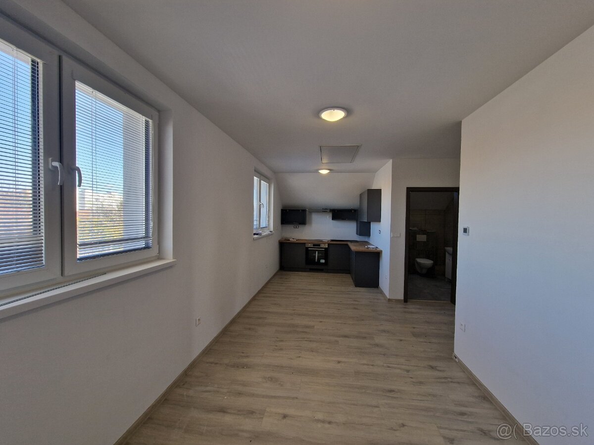 3 izb. byt, 65m2 v Seredi na prenájom