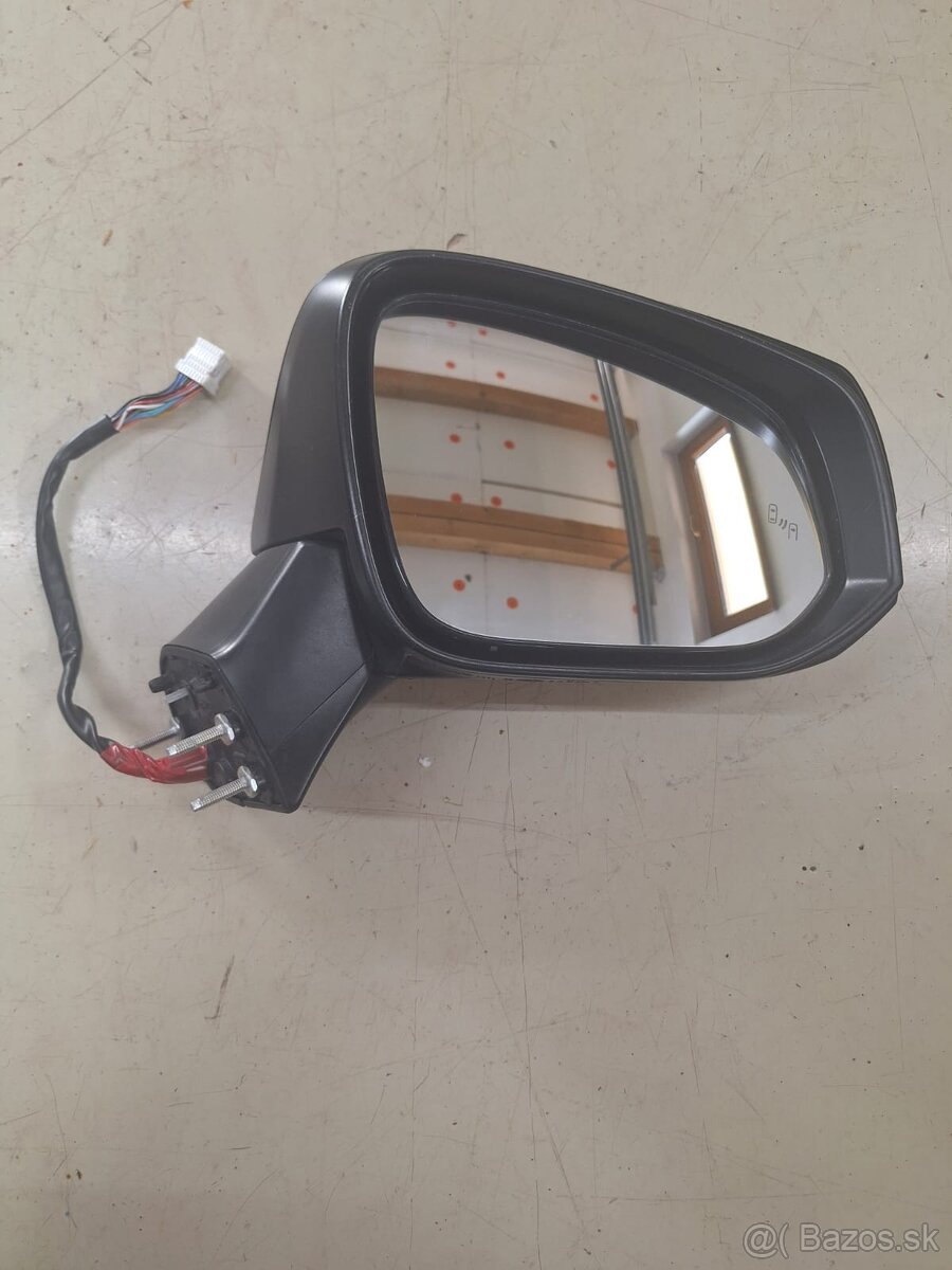 Toyota RAV4 spätne zrkadlo
