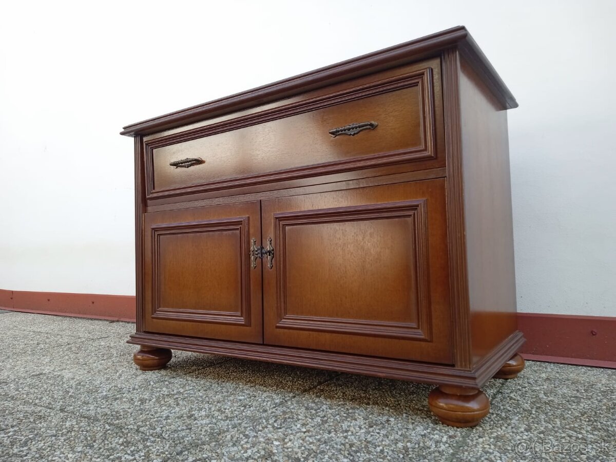 Rustikálna komoda, nábytok