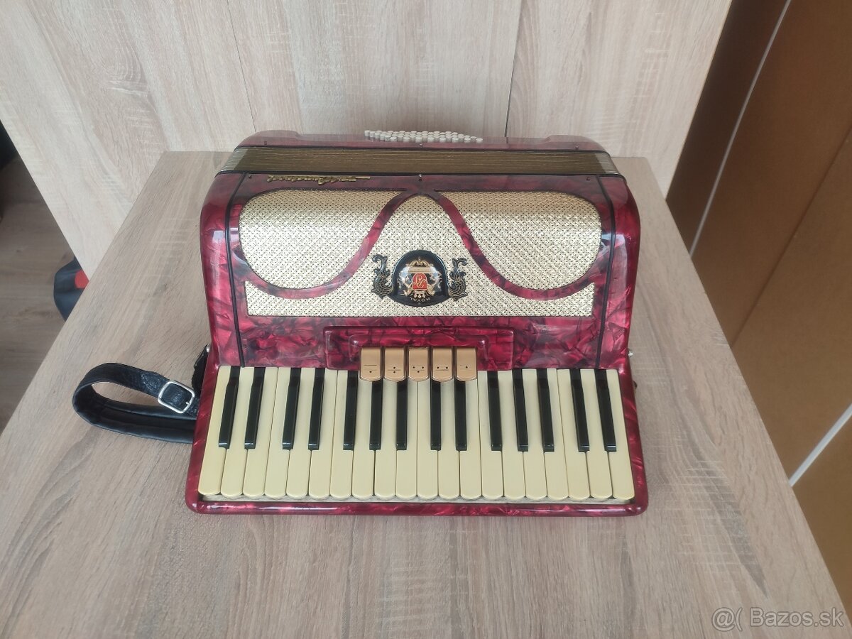 Akordeón Royal Standard 48 basov