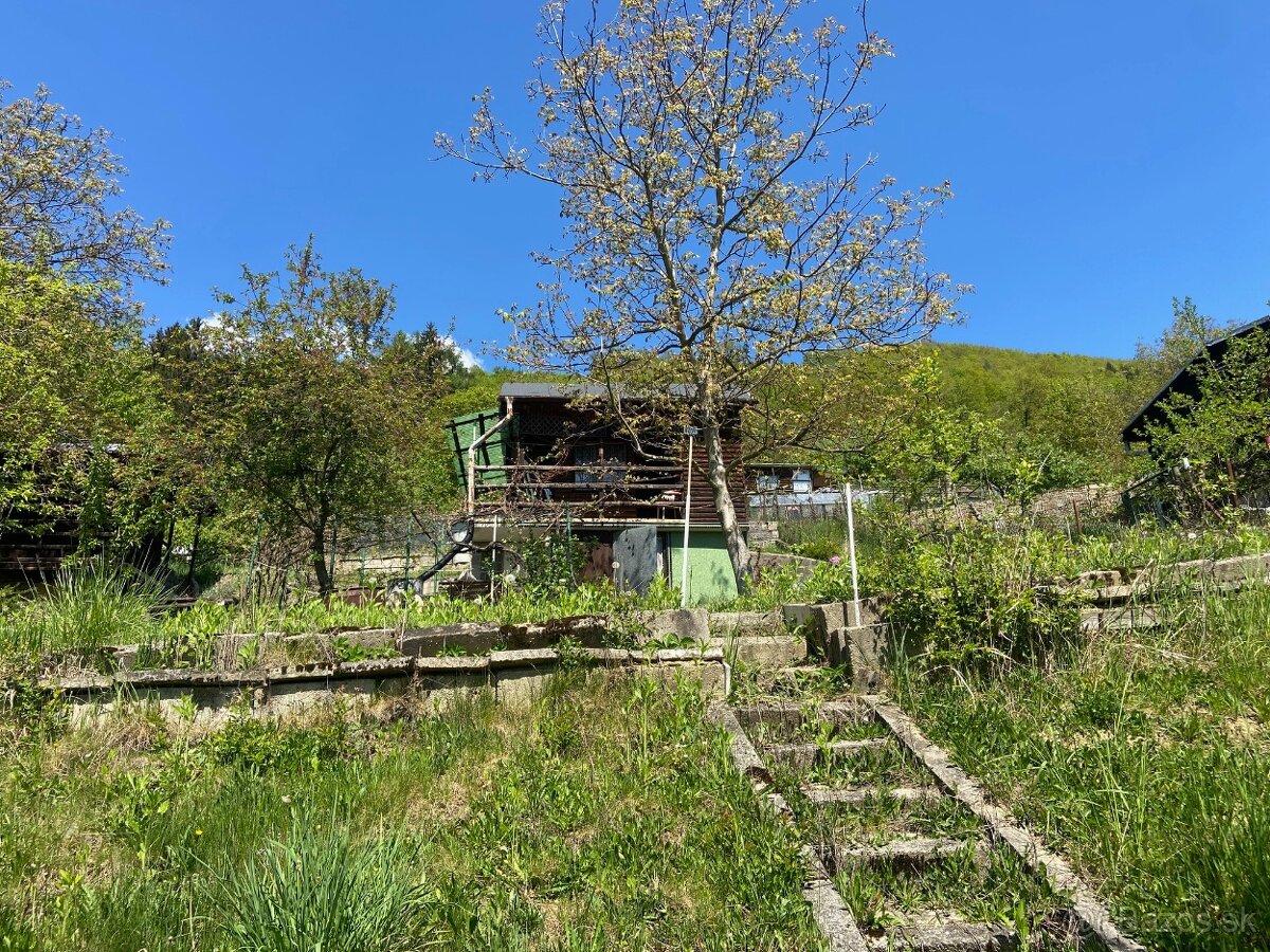 Chatka v záhradkárskej oblasti na Dubni  v Žiline-Budatín.