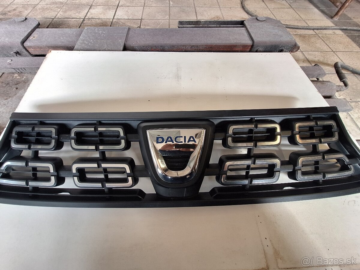 Dacia Duster predná maska original