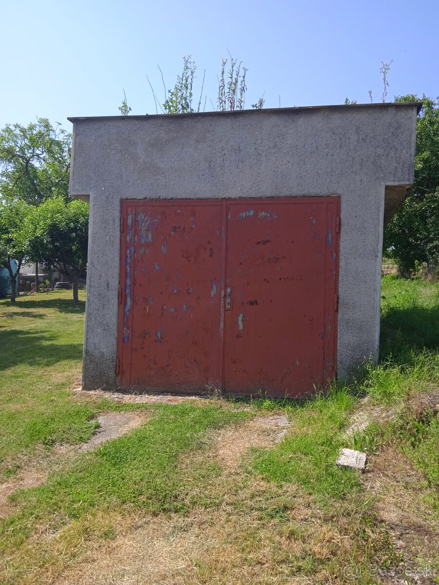 PREDAM MUROVANU GARAZ NA POZEMKU VO VLASTNICTVE