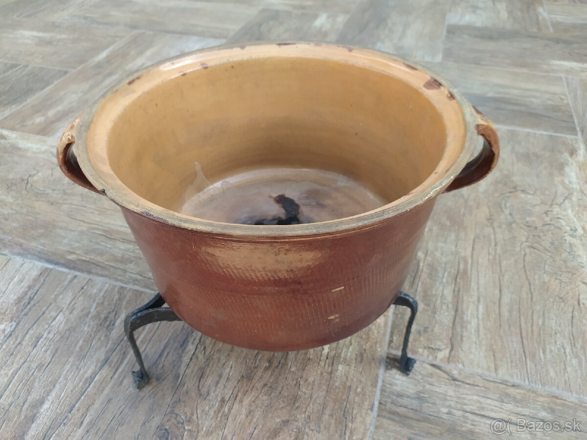 Veľký hlinený hrniec