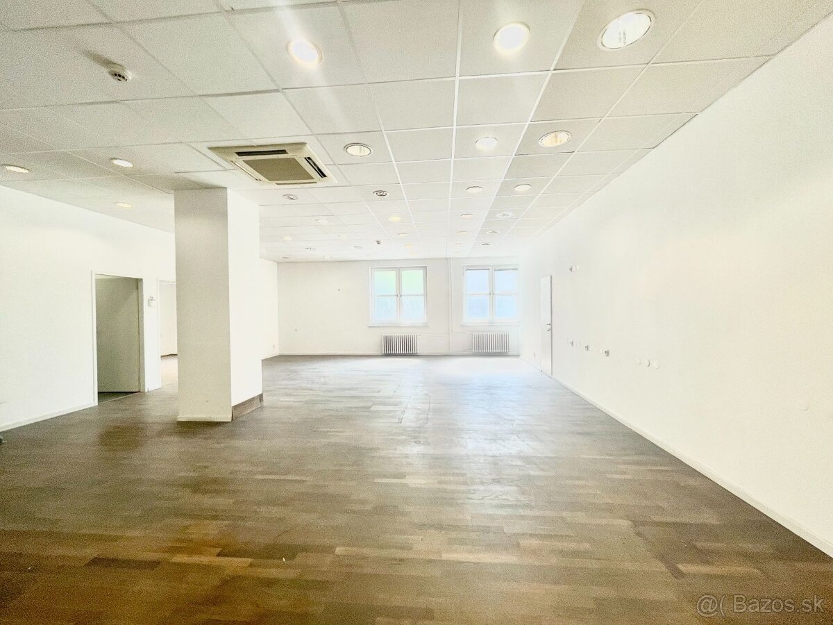 Obchodný priestor v centre Komárna na PRENÁJOM