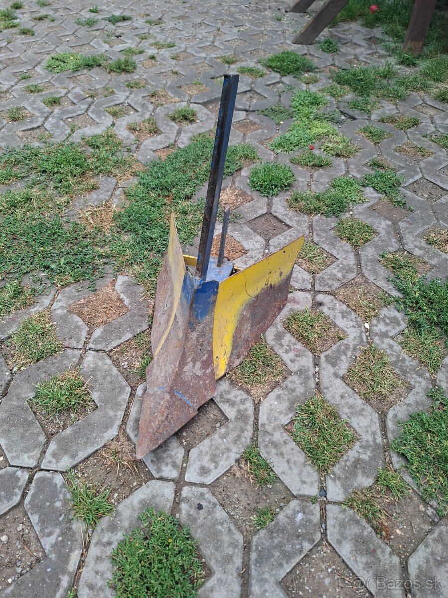 Riadkovaci/osypavaci pluh
