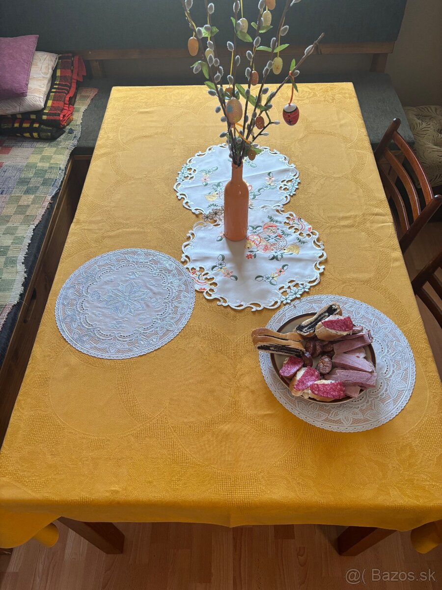 Dubový rozkladací stol