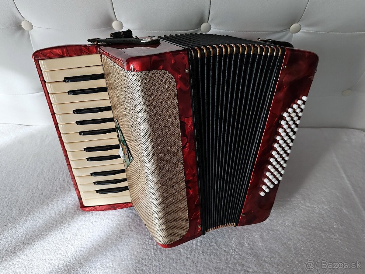 Predam akordeon Delicia Lignatone 60bas.