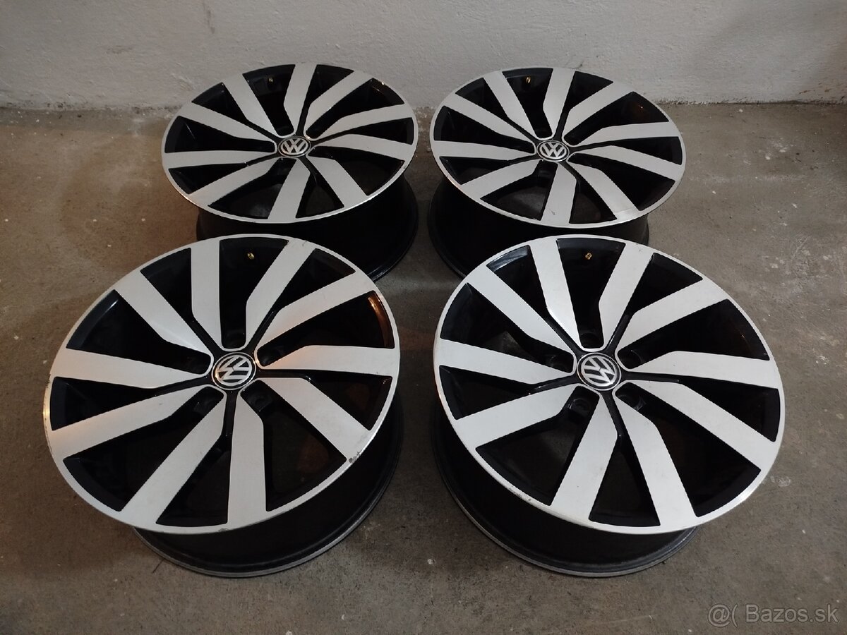 VW Marseille R18 ET 44 (Passat)