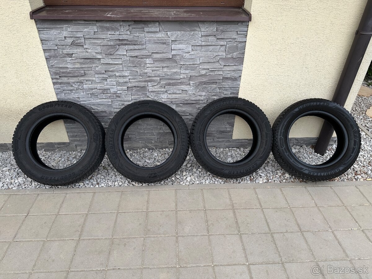 205/60 R16 92H zimné GOODYEAR