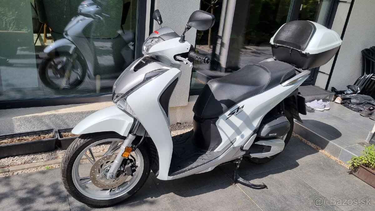 Honda SH125 r.v.2019 s kufrom a plachtou